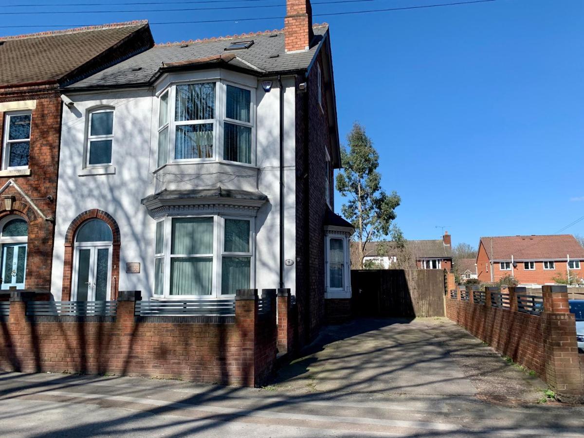 Somerford Place - 6 Beds - Sleeps 12 - Parks 2-3 Cars/Vans Willenhall Esterno foto