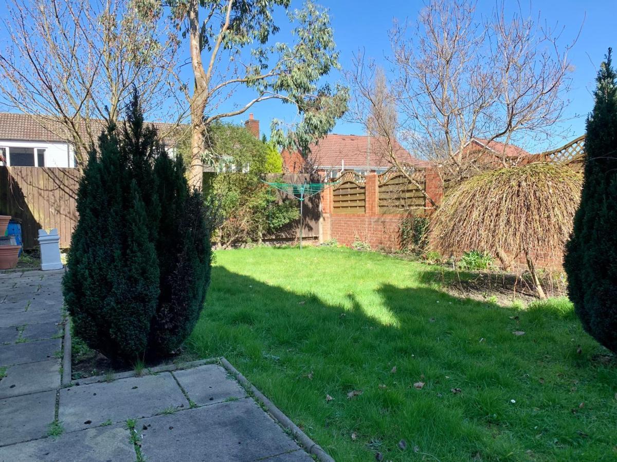 Somerford Place - 6 Beds - Sleeps 12 - Parks 2-3 Cars/Vans Willenhall Esterno foto